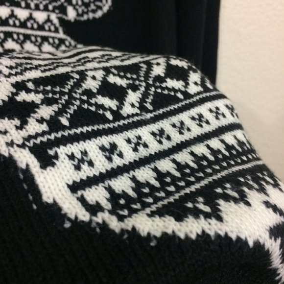 Studio 8T Christmas Sweater Holidays Reindeer NWOT - Picture 6 of 10